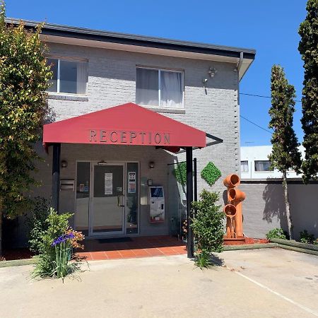 Crest Motor Inn Куинбиан Экстерьер фото