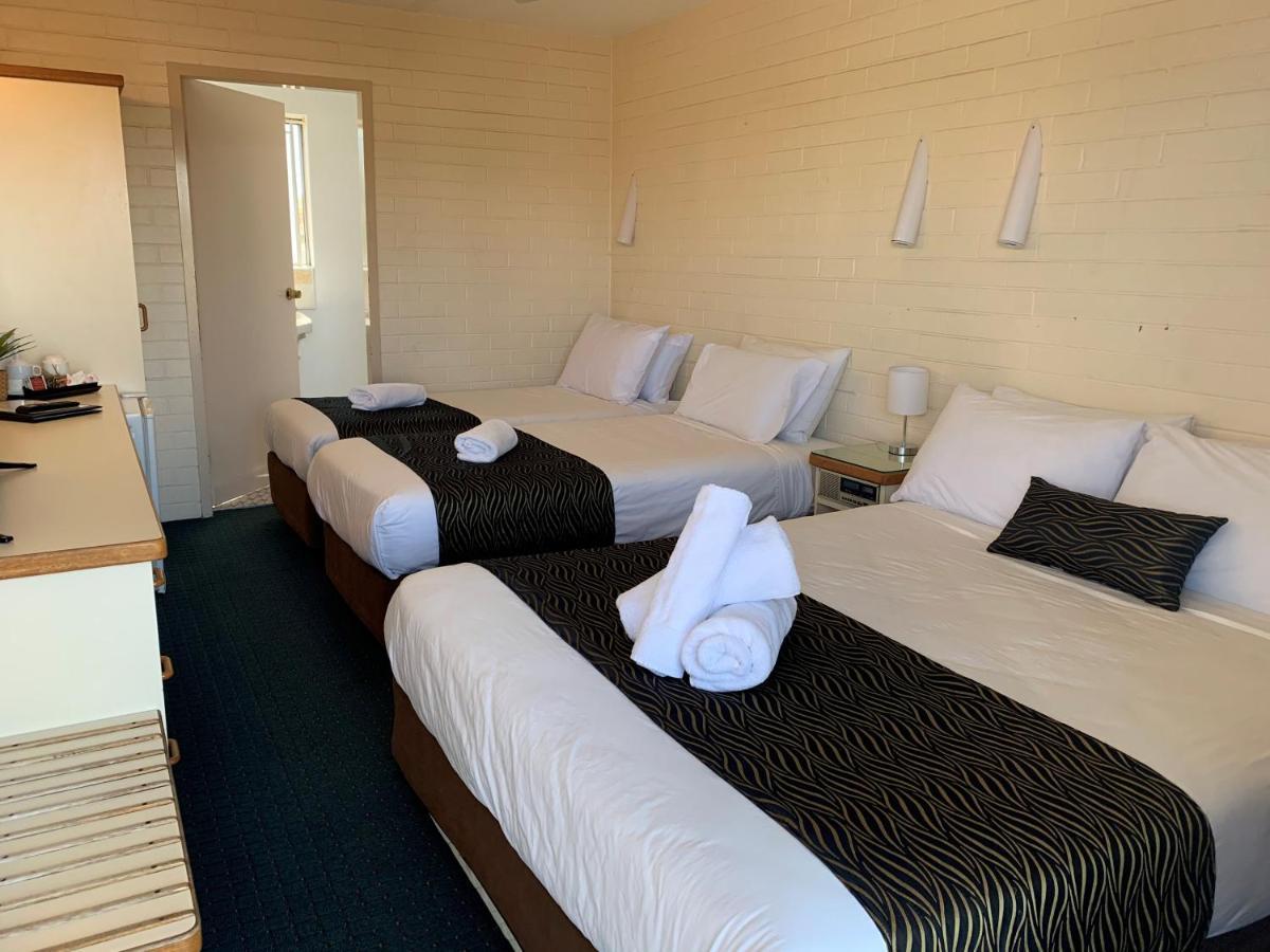 Crest Motor Inn Куинбиан Экстерьер фото