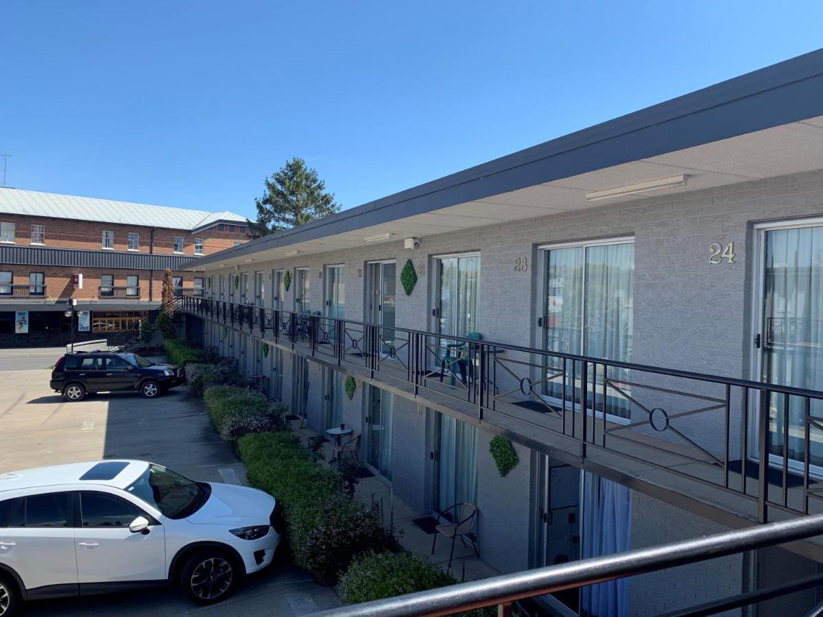Crest Motor Inn Куинбиан Экстерьер фото