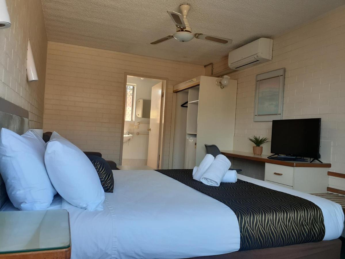 Crest Motor Inn Куинбиан Экстерьер фото