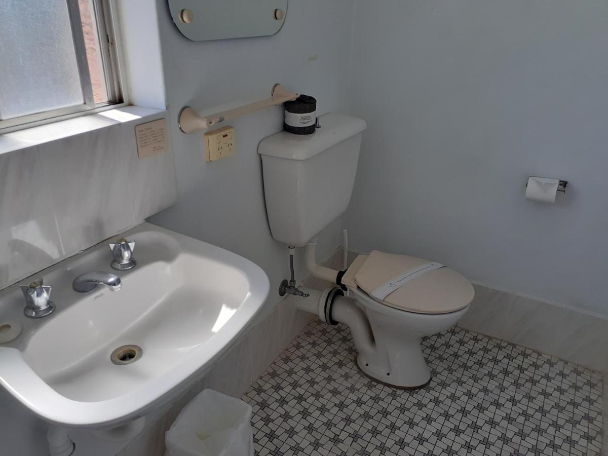 Crest Motor Inn Куинбиан Экстерьер фото