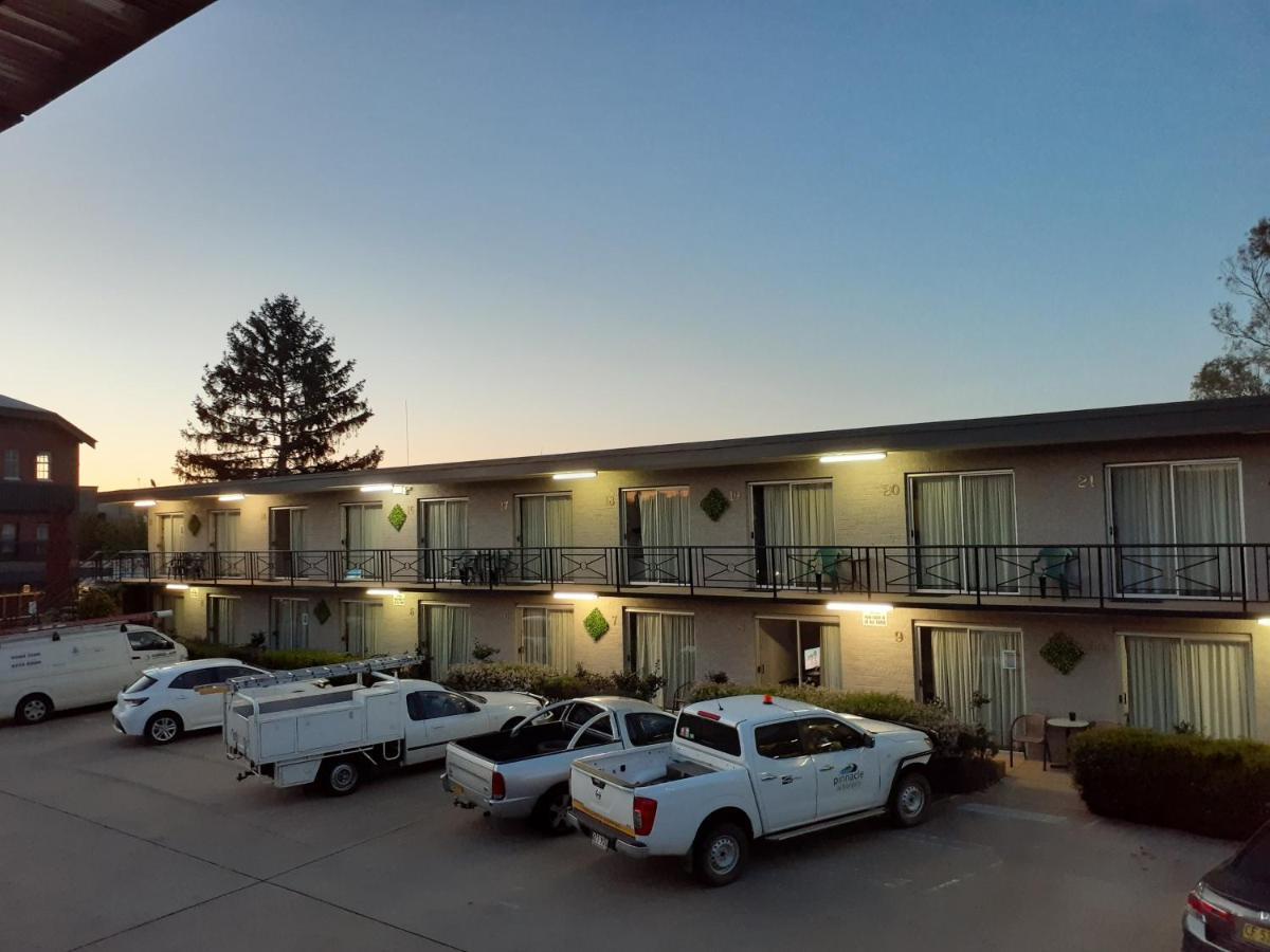 Crest Motor Inn Куинбиан Экстерьер фото