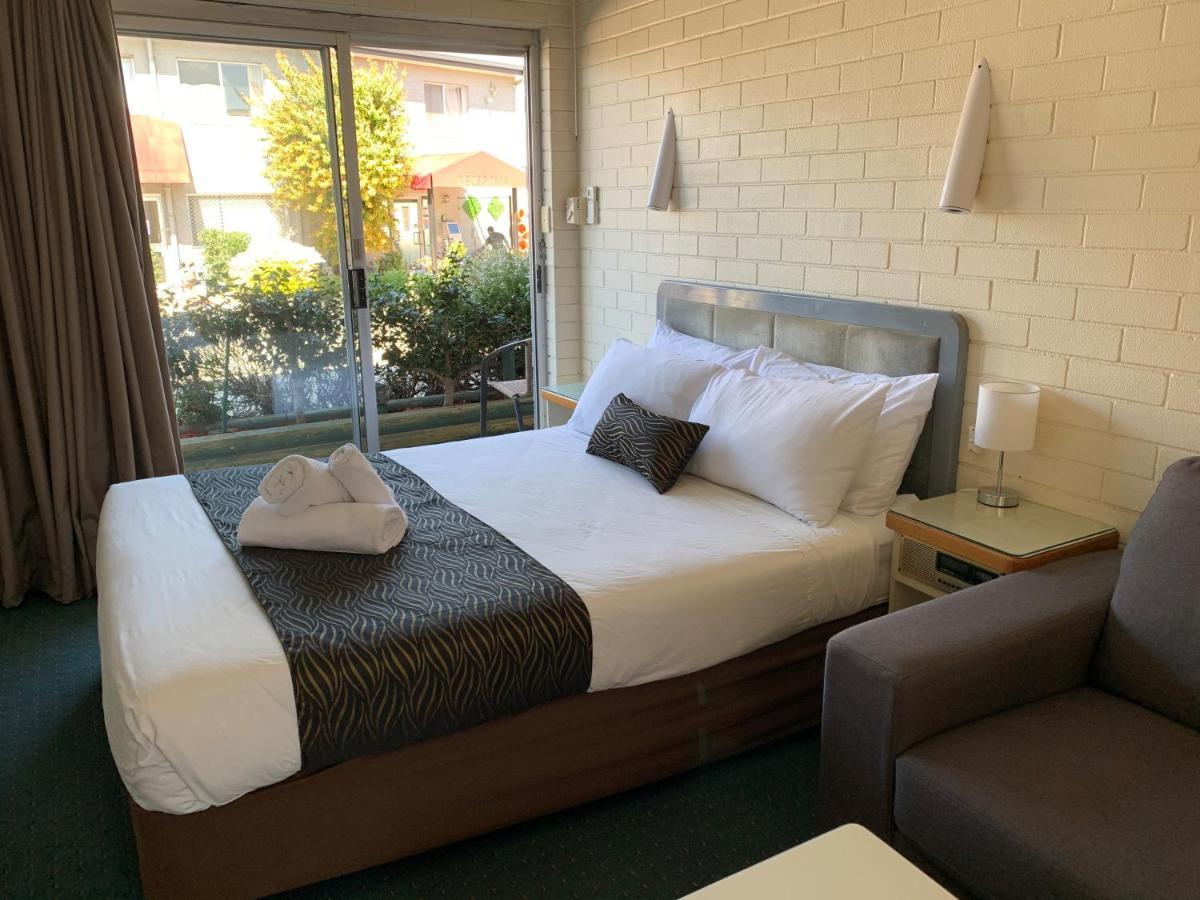 Crest Motor Inn Куинбиан Экстерьер фото