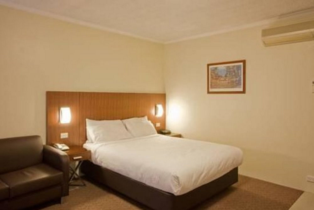 Crest Motor Inn Куинбиан Экстерьер фото