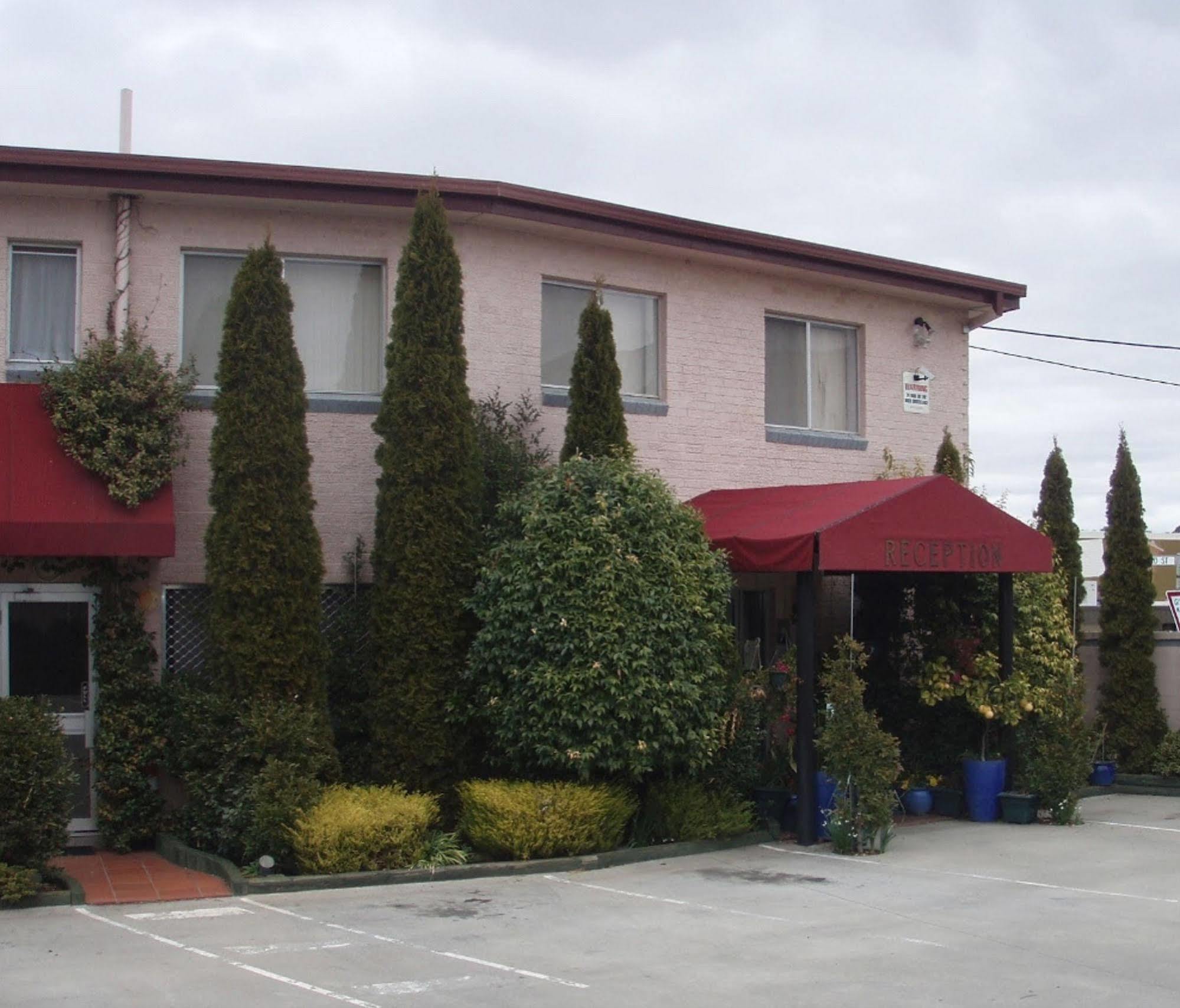 Crest Motor Inn Куинбиан Экстерьер фото